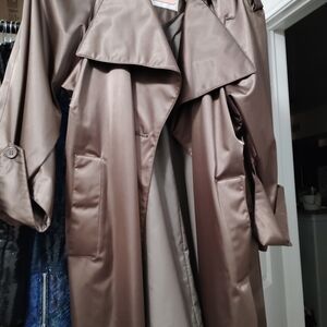 Chic Women's Tan Trench Coat